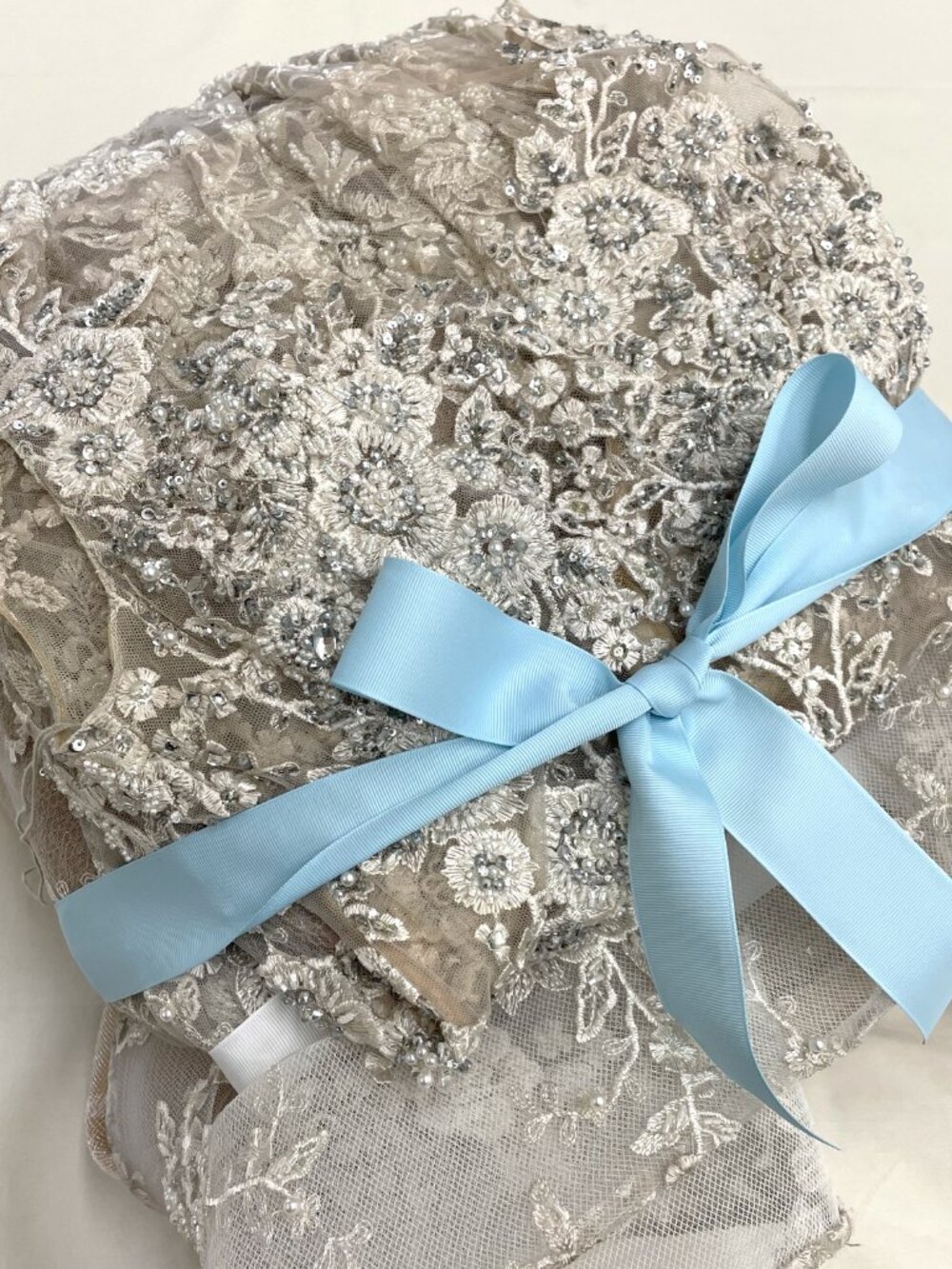 Tony Ward Couture Embroidered Wedding Gown Size 10 - Picture 10 of 11